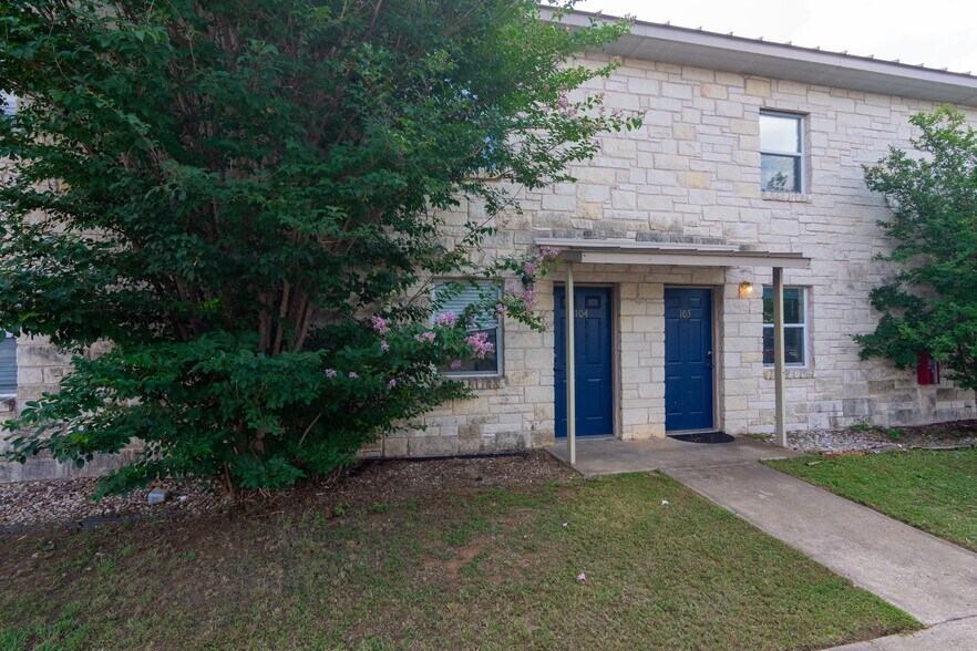 114 Scofield Ave, Johnson City, TX à vendre - Photo de l’immeuble – Image 3 sur 74