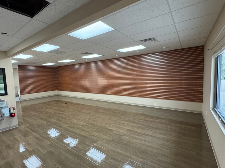 200 Golfview Rd, Cecil, WI à louer - Photo de l’immeuble – Image 3 sur 12