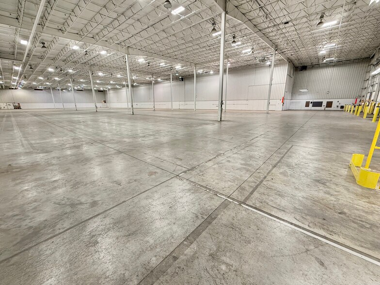 1000 S Saint Charles St, Jasper, IN à louer - Photo de l’immeuble – Image 2 sur 12