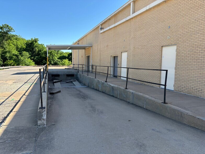 564 SE Washington Blvd, Bartlesville, OK à louer - Photo de l’immeuble – Image 2 sur 8
