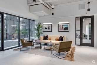 3200 E Camelback Rd, Phoenix, AZ à louer Photo intérieure– Image 2 sur 8