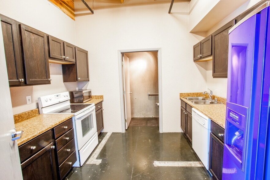 4090 E Post Rd, Las Vegas, NV à louer - Photo de l’immeuble – Image 3 sur 12