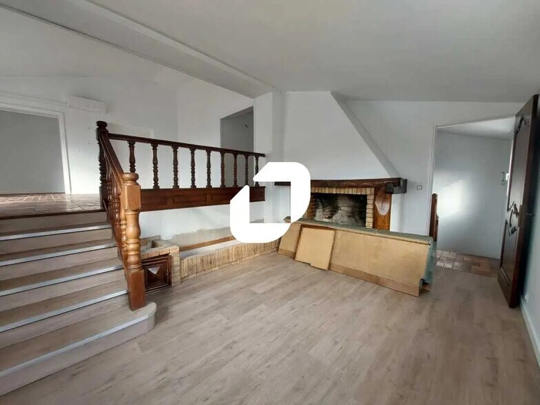 Bureau dans Aimargues à louer - Photo de l’immeuble – Image 1 sur 10