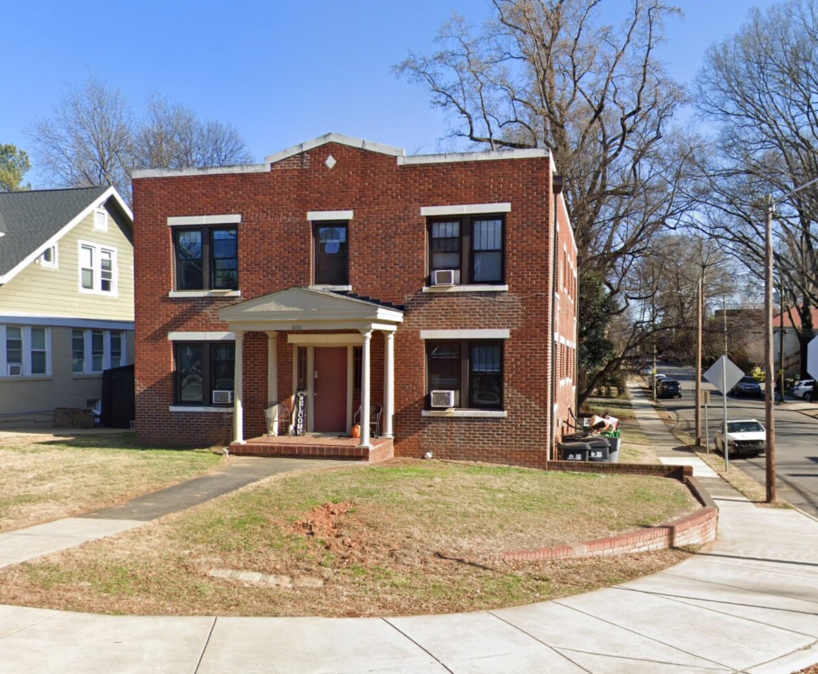 600 Hawthorne Ln, Charlotte, NC à vendre Photo de l’immeuble– Image 1 sur 2