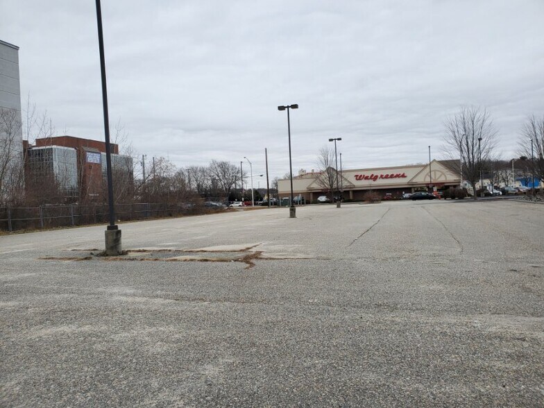 603 Clinton St, Woonsocket, RI à vendre - Photo de l’immeuble – Image 2 sur 9