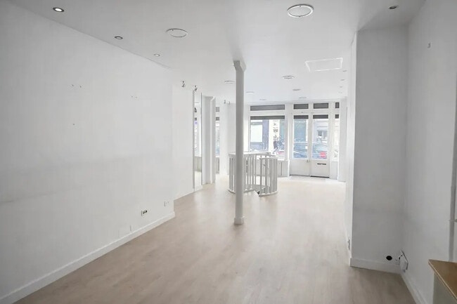 Plus de détails pour Local commercial à louer