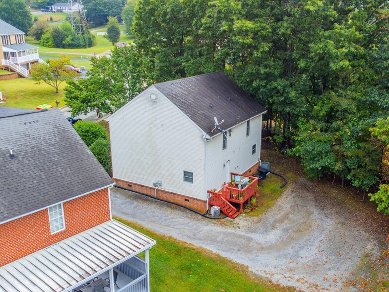 5522 Crestwood Dr, Cave Spring, VA à vendre - Photo de l’immeuble – Image 2 sur 9