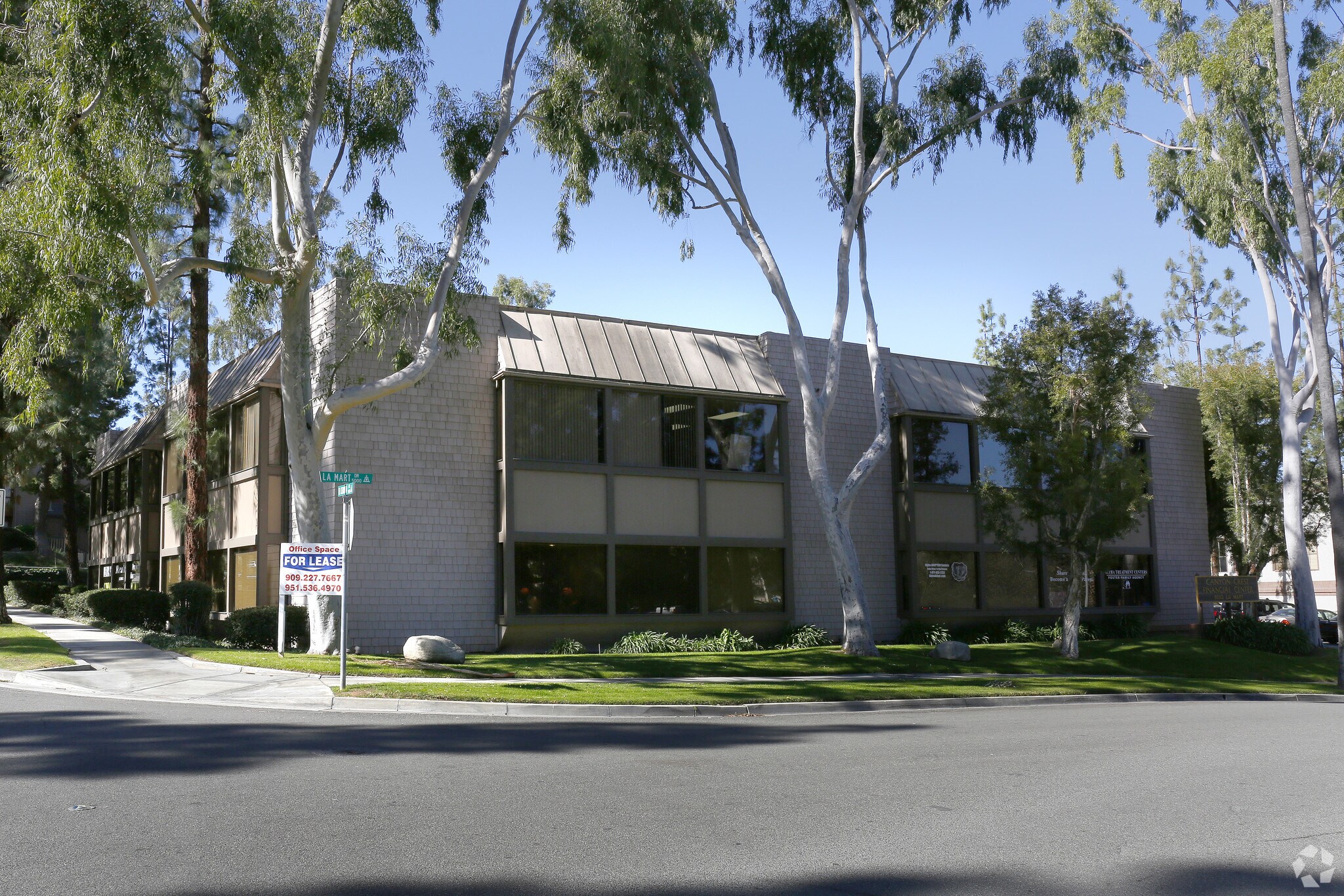 5053 La Mart Dr, Riverside, CA à vendre Photo principale– Image 1 sur 32