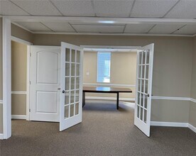1046 W Busch Blvd, Tampa, FL à louer Photo intérieure– Image 2 sur 2