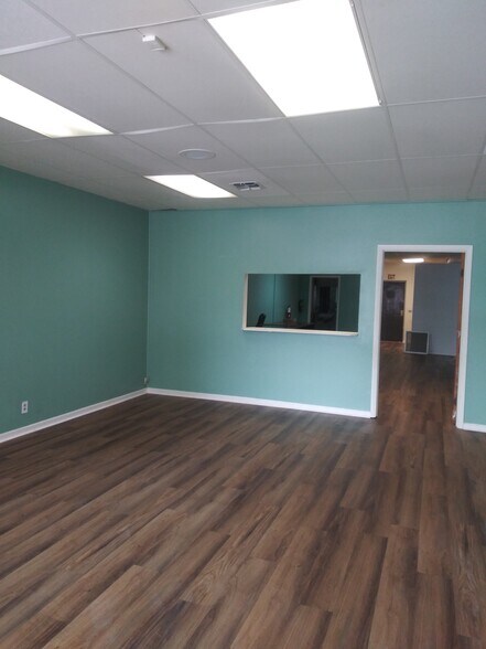 1469 N Magnolia Ave, Ocala, FL à louer - Photo de l’immeuble – Image 3 sur 10
