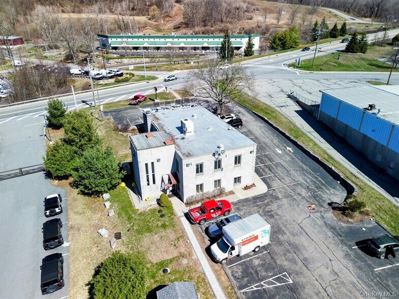 1995 Route 6, Carmel, NY à vendre - Photo principale – Image 1 sur 19