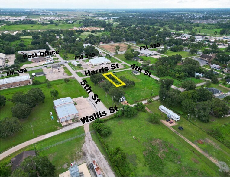 Harris St, Fulshear, TX à vendre - Photo de l’immeuble – Image 3 sur 5