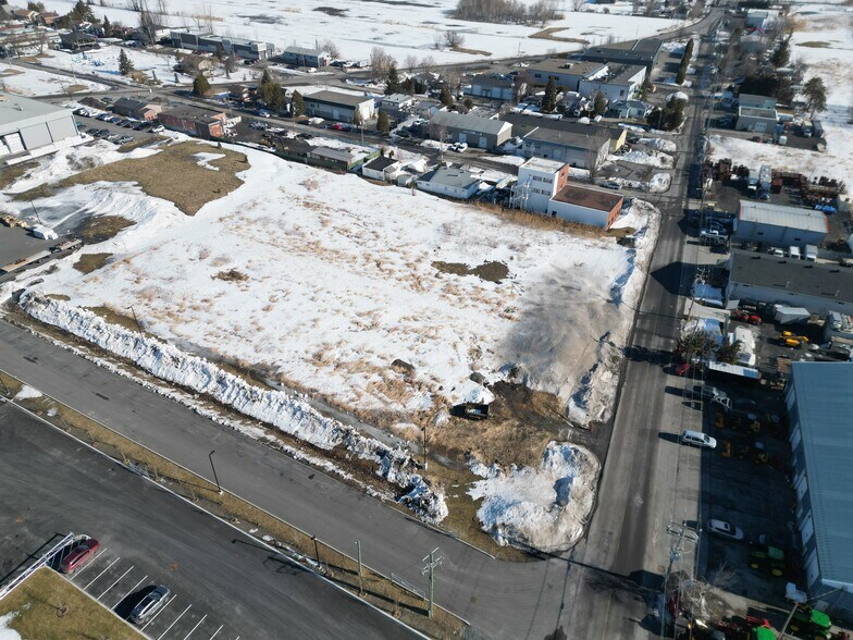 5070 Rue Viger, Saint-hubert, QC à vendre - Photo principale – Image 1 sur 1