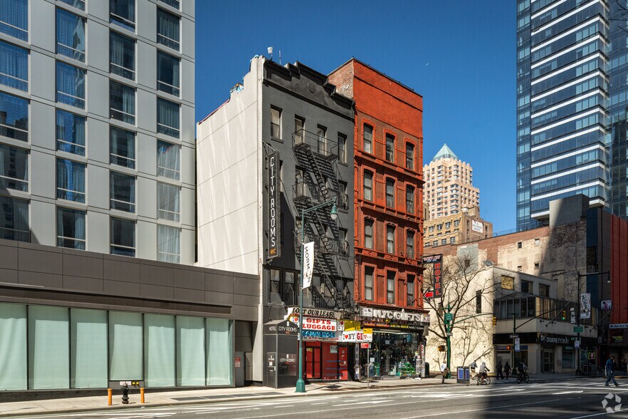 765 8th Ave, New York, NY à vendre - Photo principale – Image 1 sur 9