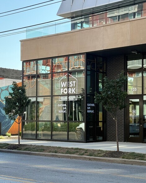 1233 Shelby St, Indianapolis, IN à louer - Photo de l’immeuble – Image 3 sur 6