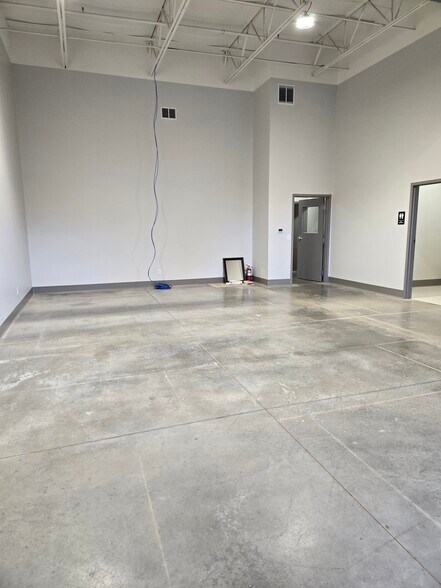 1180 Devin Dr, Norton Shores, MI à louer - Photo de l’immeuble – Image 3 sur 11