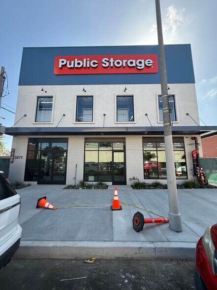 3873 Grand View Blvd, Los Angeles, CA à louer - Photo de l’immeuble – Image 2 sur 5