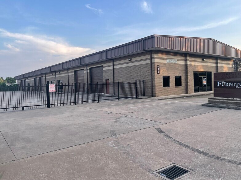 6819 Theall Rd, Houston, TX à vendre - Photo de l’immeuble – Image 1 sur 5