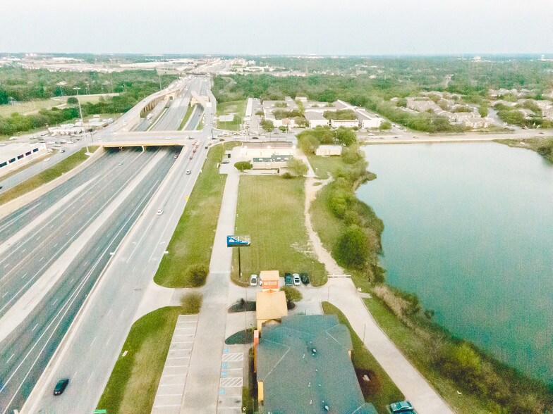 5520 NE Loop 820, Haltom City, TX à vendre - Photo de l’immeuble – Image 2 sur 10
