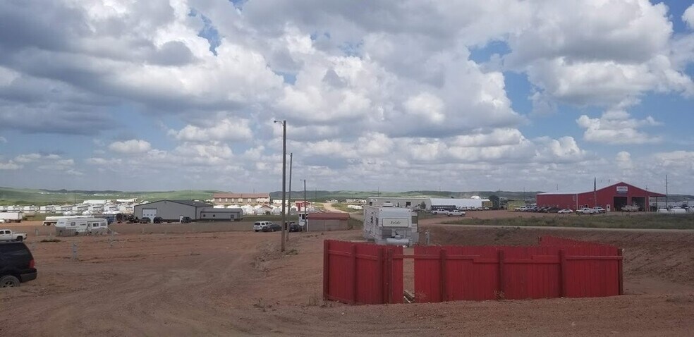 12597 Zoe Rd, Watford City, ND à vendre - Photo de l’immeuble – Image 2 sur 3