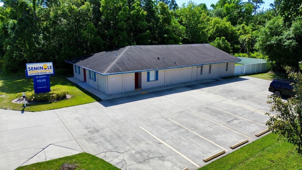2515 W 25th St, Sanford, FL à louer - Photo de l’immeuble – Image 1 sur 15
