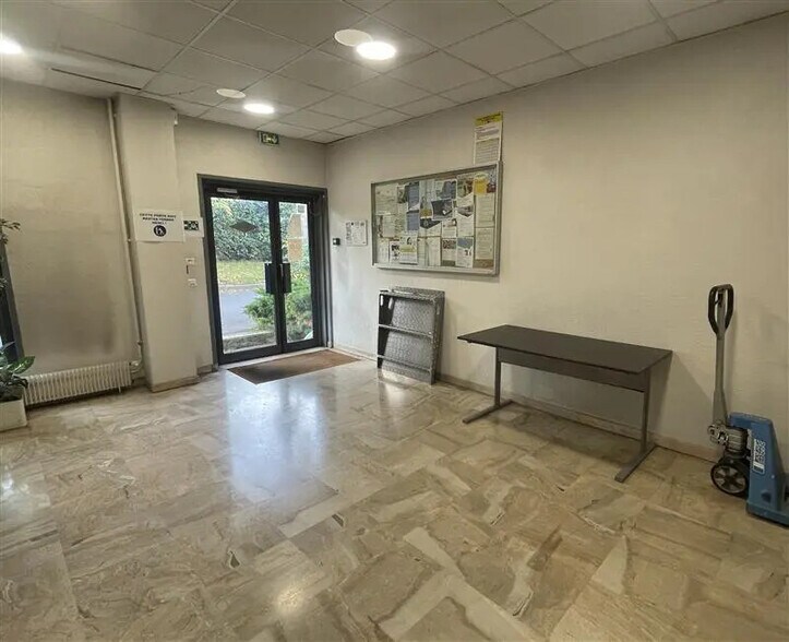 Bureau dans Aulnay-sous-Bois à louer - Photo de l’immeuble – Image 2 sur 10