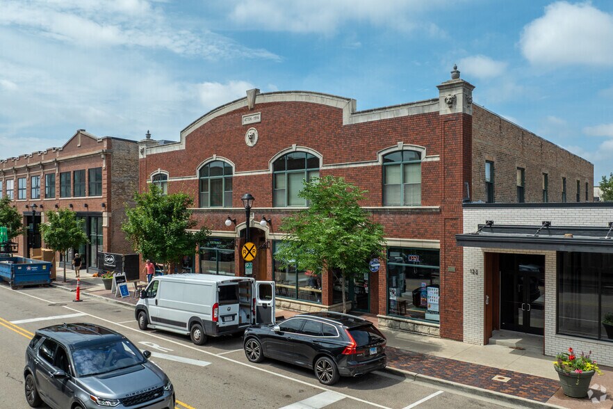 112-120 N Main St, Wheaton, IL à louer - Photo de l’immeuble – Image 3 sur 5