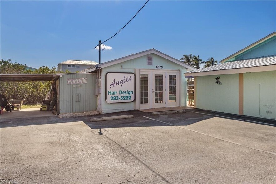 4673 Pine Island Rd NW, Matlacha, FL à vendre - Photo de l’immeuble – Image 2 sur 17