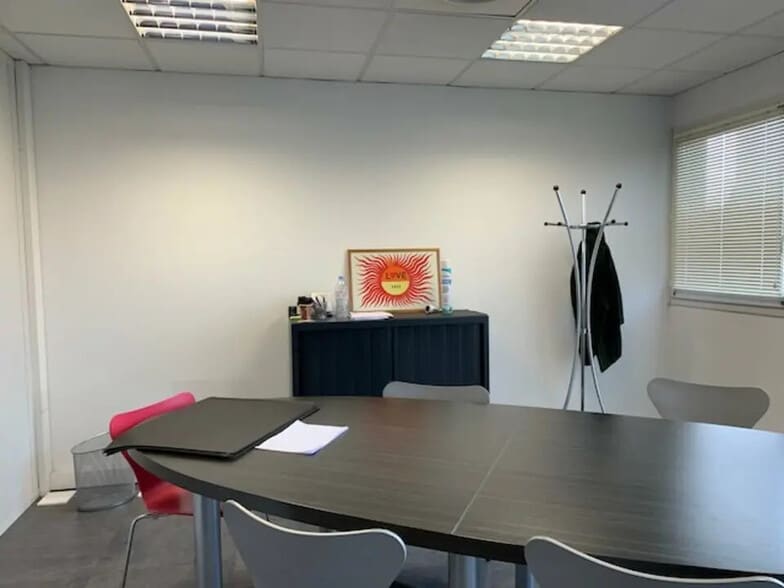 Bureau dans Avignon à vendre - Photo de l’immeuble – Image 2 sur 10