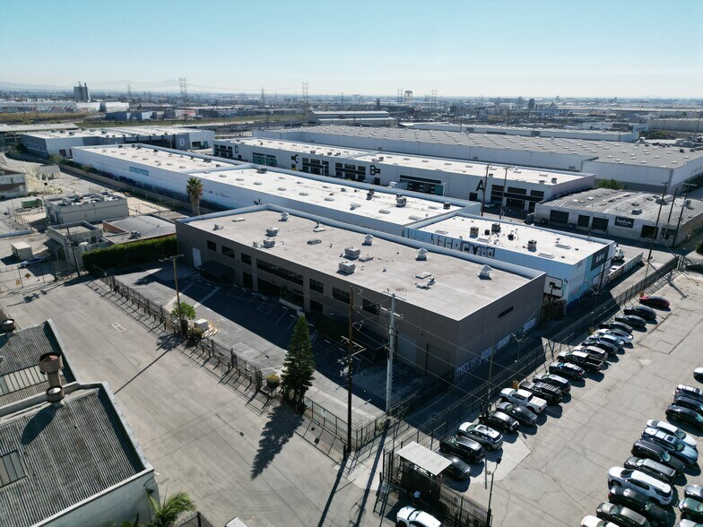 2430-2438 E 11th St, Los Angeles, CA à louer - Aérien – Image 3 sur 15