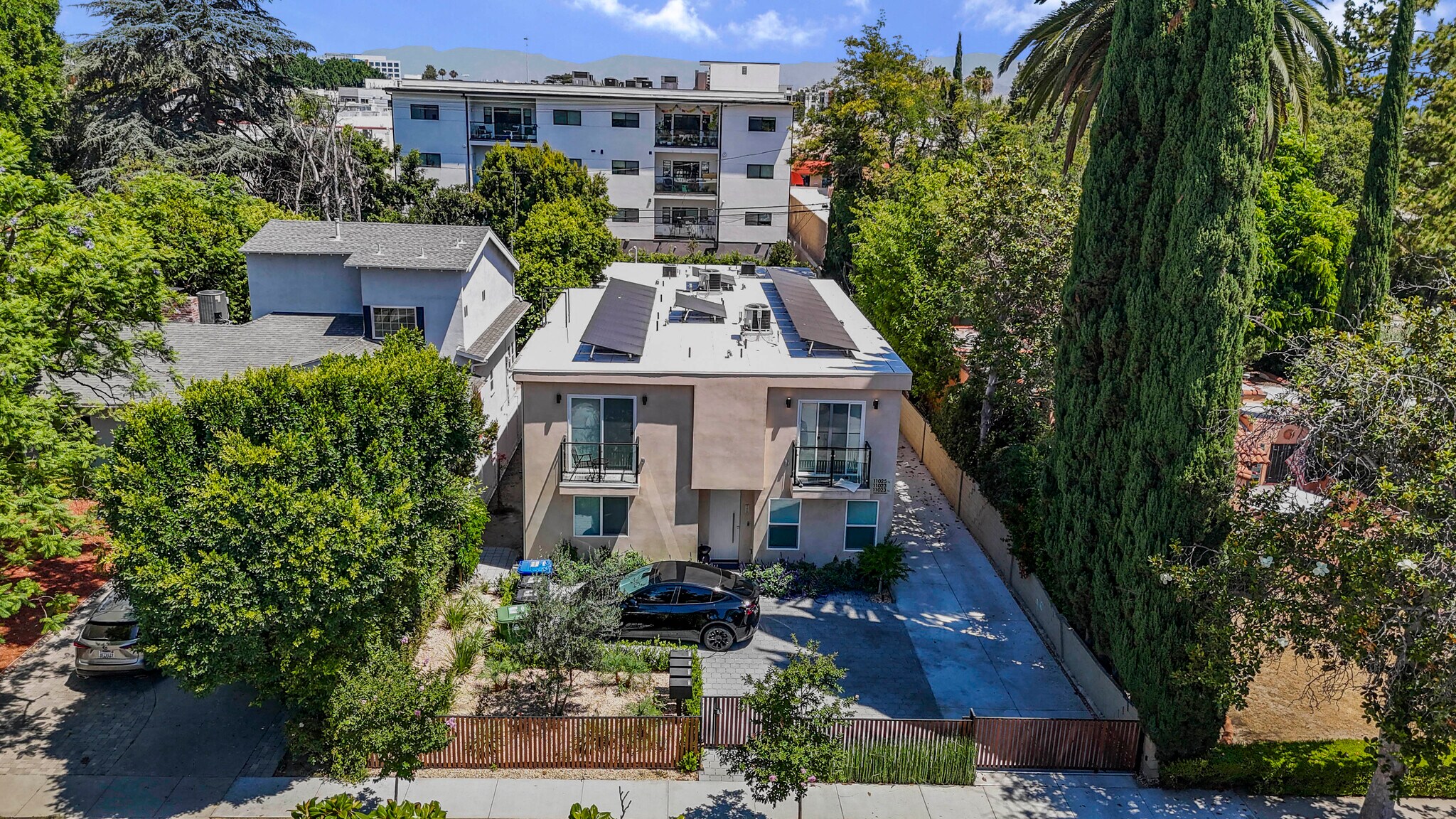 11025 Blix St, North Hollywood, CA à vendre Photo de l’immeuble– Image 1 sur 17
