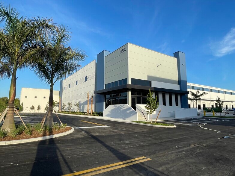 11550 NW 124th St, Medley, FL à louer - Photo de l’immeuble – Image 3 sur 15