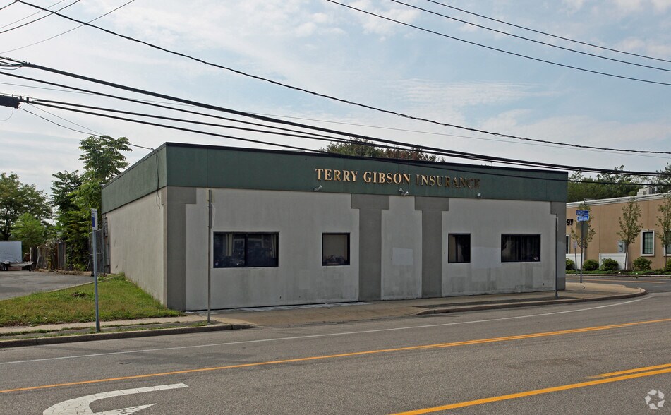 1918 Union Blvd, Bay Shore, NY à louer - Photo de l’immeuble – Image 2 sur 7