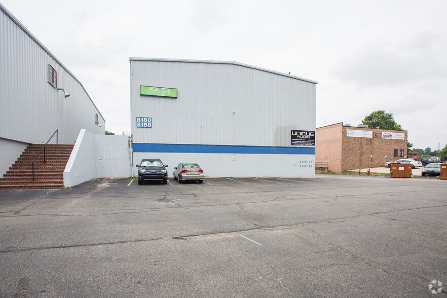 8170-8180 Newington Rd, Lorton, VA à louer - Photo de l’immeuble – Image 3 sur 5