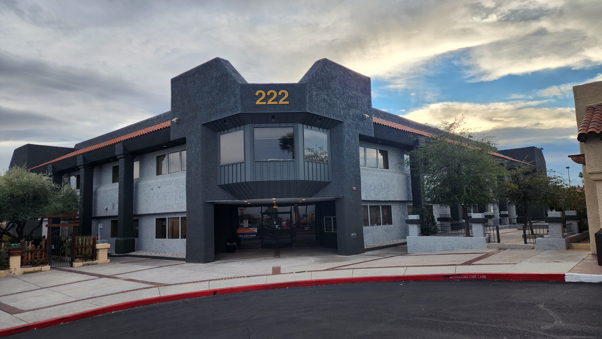 222-228 S Rainbow Blvd, Las Vegas, NV à louer Photo de l’immeuble– Image 1 sur 13