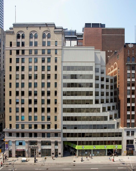 330 Bay St, Toronto, ON à louer - Photo de l’immeuble – Image 3 sur 11