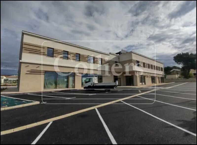 Bureau dans Lambesc à vendre - Photo de l’immeuble – Image 2 sur 11