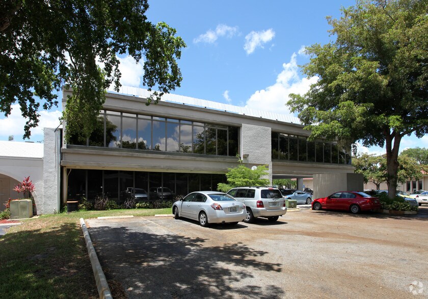 7520 NW 5th St, Fort Lauderdale, FL à louer - Photo de l’immeuble – Image 2 sur 5
