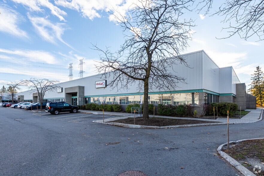 2405 St Laurent Blvd, Ottawa, ON à louer - Photo de l’immeuble – Image 2 sur 6