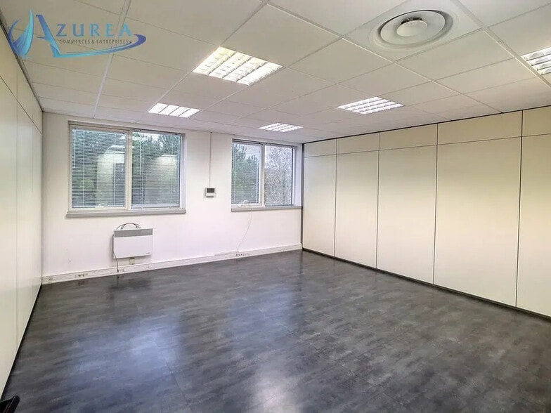 Bureau dans SOPHIA ANTIPOLIS à louer - Photo de l’immeuble – Image 3 sur 7