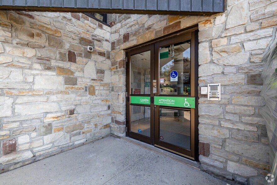 15000 Boul De Pierrefonds, Pierrefonds, QC à louer - Photo de l’immeuble – Image 3 sur 4