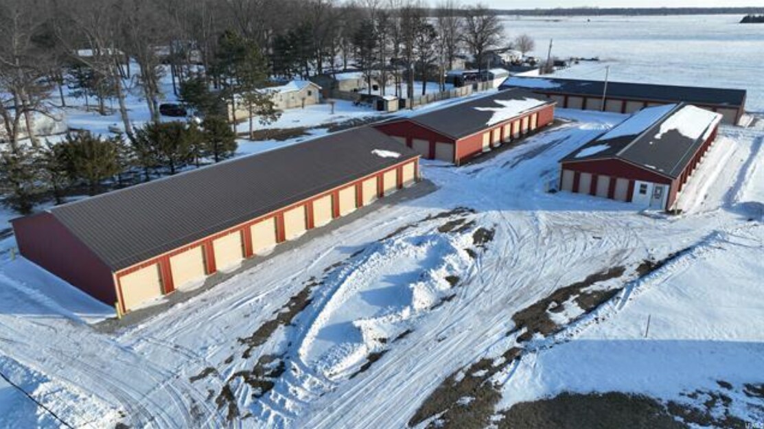 15 E Indian Hills Rd, Winamac, IN à vendre Photo principale– Image 1 sur 3