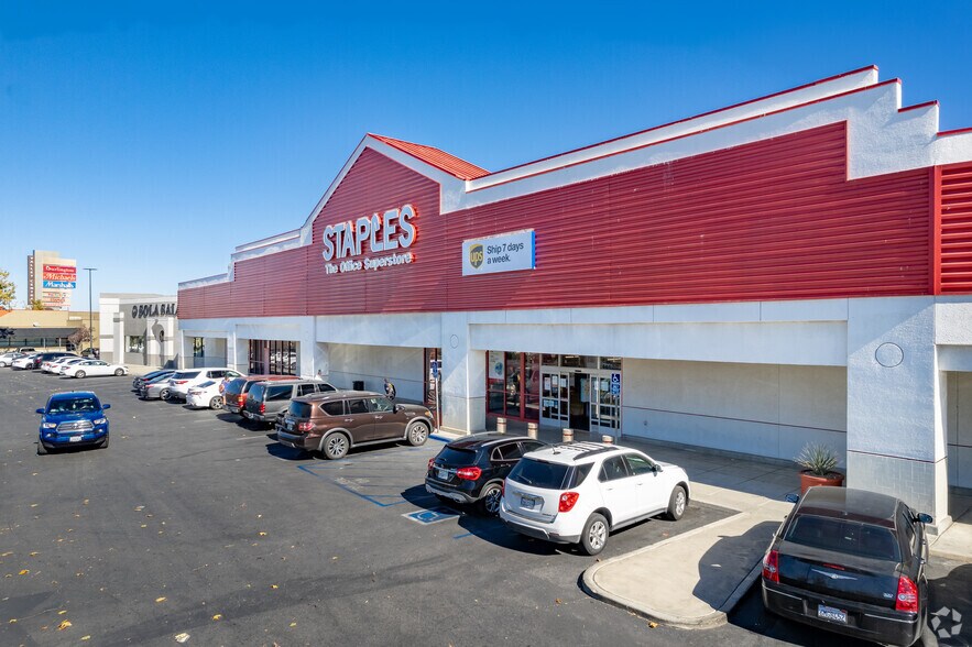 Valley Central Shoppes portefeuille de 5 biens à vendre sur LoopNet.fr - Photo de l’immeuble – Image 3 sur 10