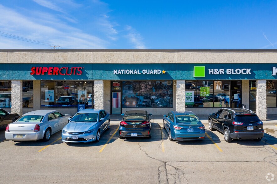 2225-2267 S 108th St, West Allis, WI à louer - Photo de l’immeuble – Image 3 sur 8