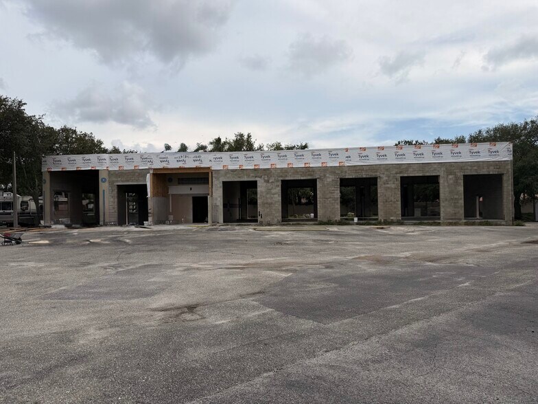 335 Commercial Ct, Venice, FL à vendre - Photo de l’immeuble – Image 3 sur 4
