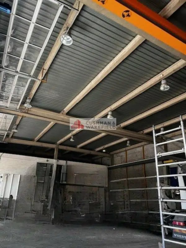 Local commercial dans Marguerittes à louer Photo de la construction– Image 1 sur 4