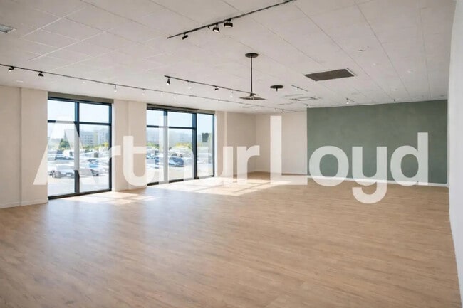 Plus de détails pour Local commercial à louer