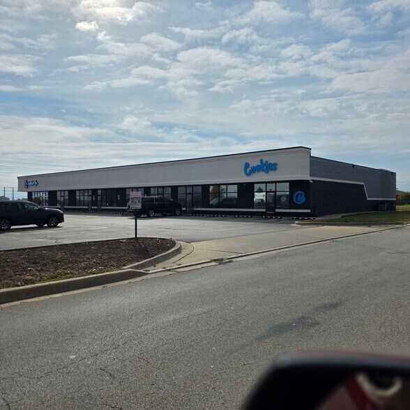 1006 Jc Pky, Bloomington, IL à louer - Photo de l’immeuble – Image 2 sur 4