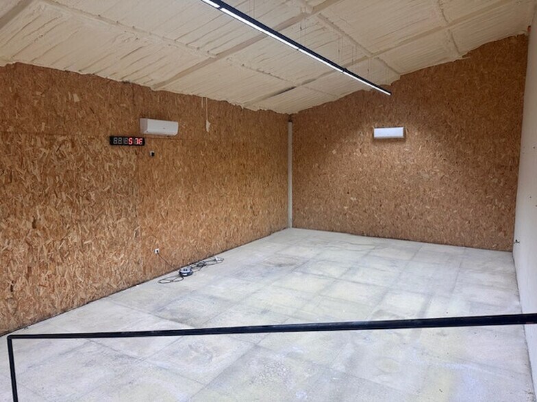 6260 Rte de Berre, Ventabren à louer - Photo de l’immeuble – Image 3 sur 3