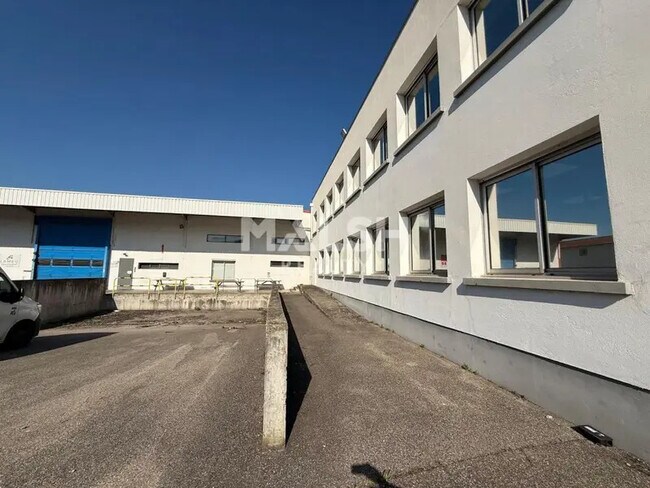 Plus de détails pour Local d'activités, Industriel/Logistique à louer